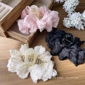 floral petal hair claw, flower hair claw, petal claw clip, decorative hair claw, stylish hair claw, women’s hair accessory, girls hair claw, trendy claw clip, spring hair accessory, everyday hair claw, hair claw uk, hair claw aldershot, hair claw london, floral hair accessory, petal hair clip